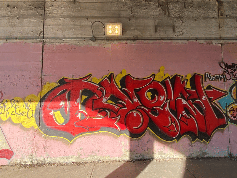 mural in Chicago by artist unknown.