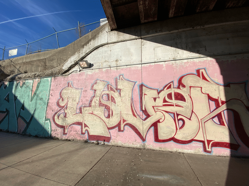 mural in Chicago by artist unknown.