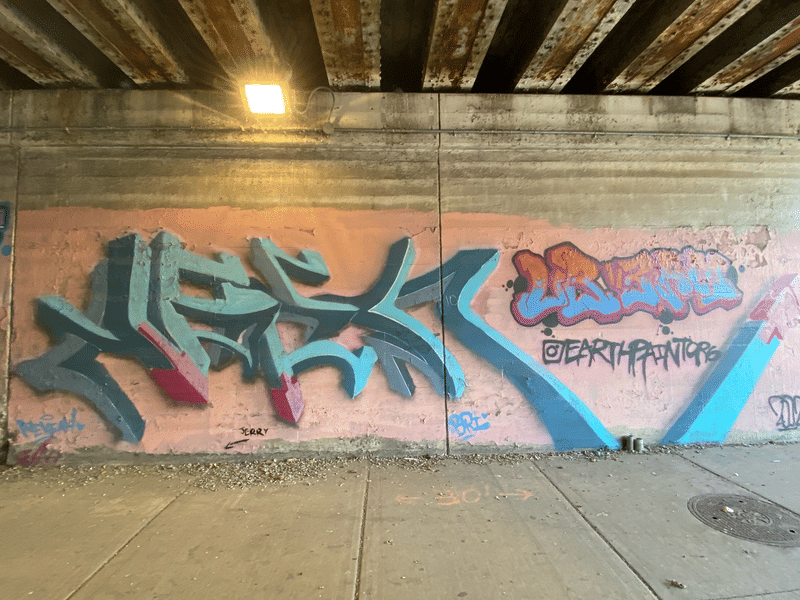 mural in Chicago by artist unknown.