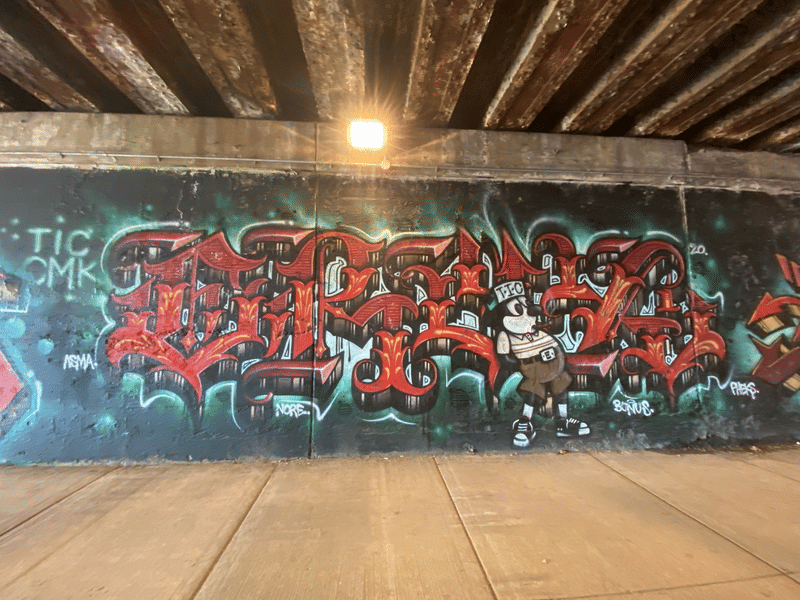 mural in Chicago by artist unknown.