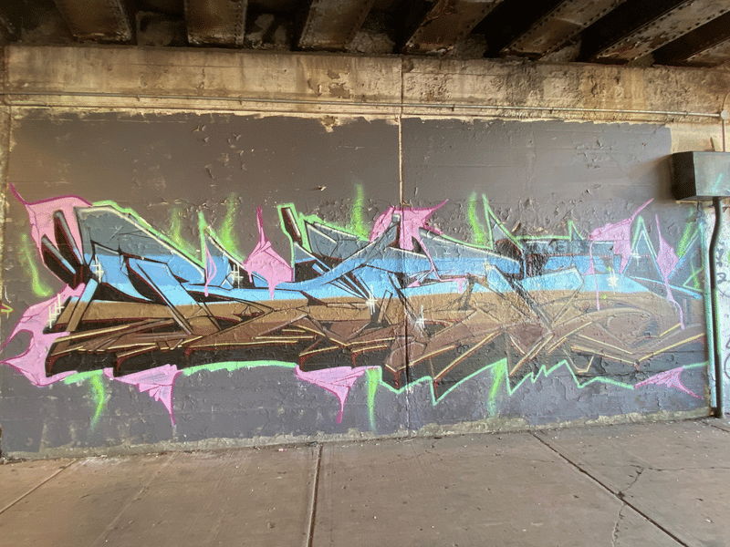 mural in Chicago by artist unknown.