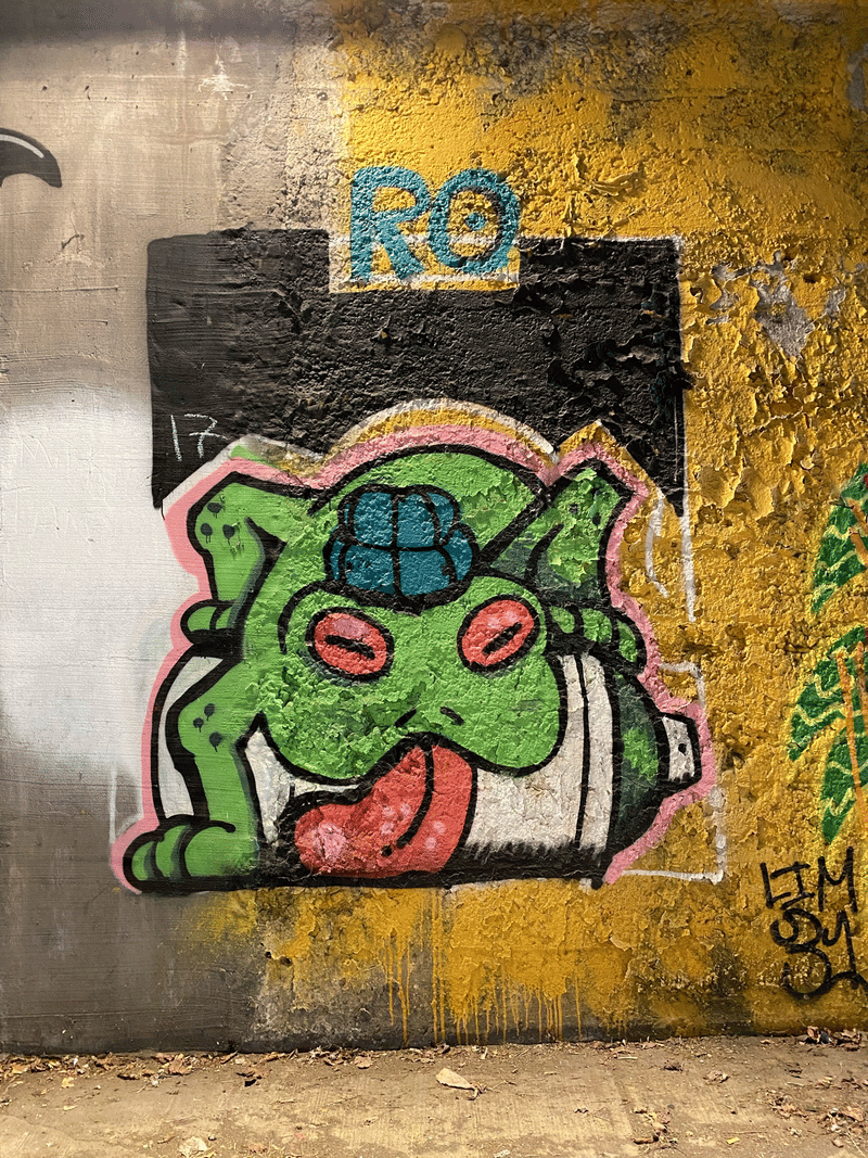 mural in Chicago by artist unknown.