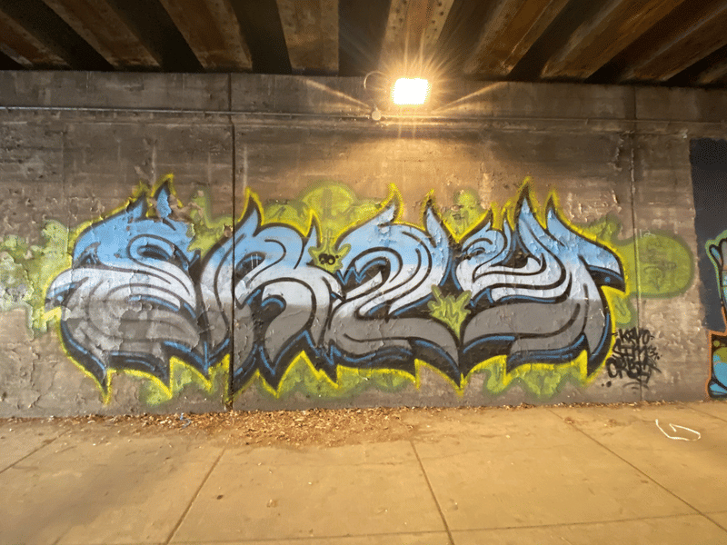 mural in Chicago by artist unknown.