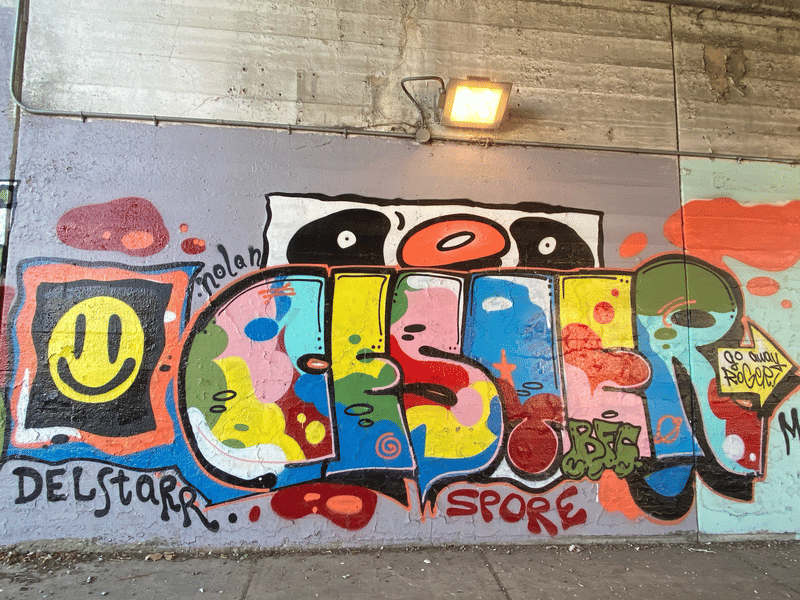 mural in Chicago by artist unknown.