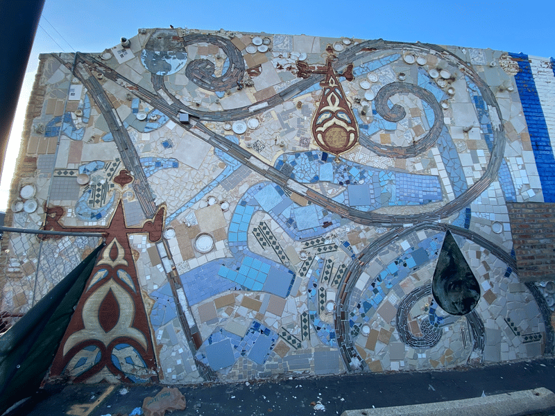 mural in Chicago by artist unknown.