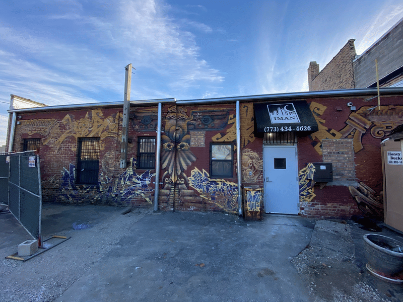 mural in Chicago by artist unknown.
