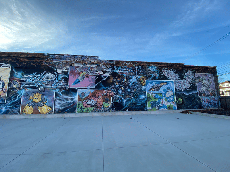 mural in Chicago by artist unknown.