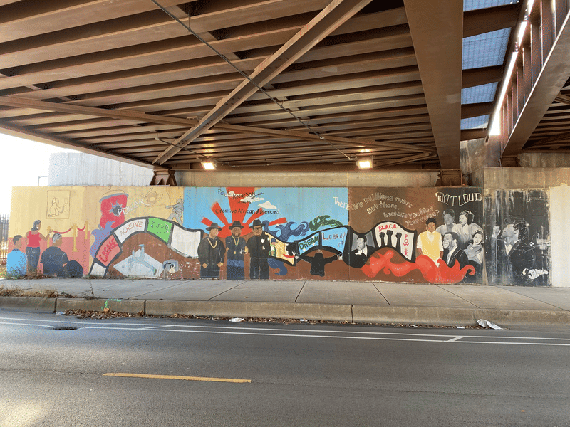 mural in Chicago by artist unknown.