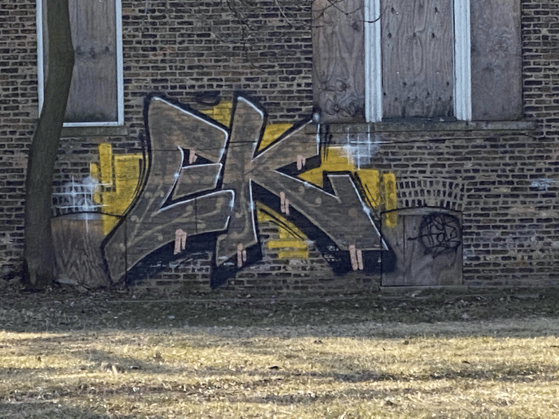 mural in Chicago by artist unknown.