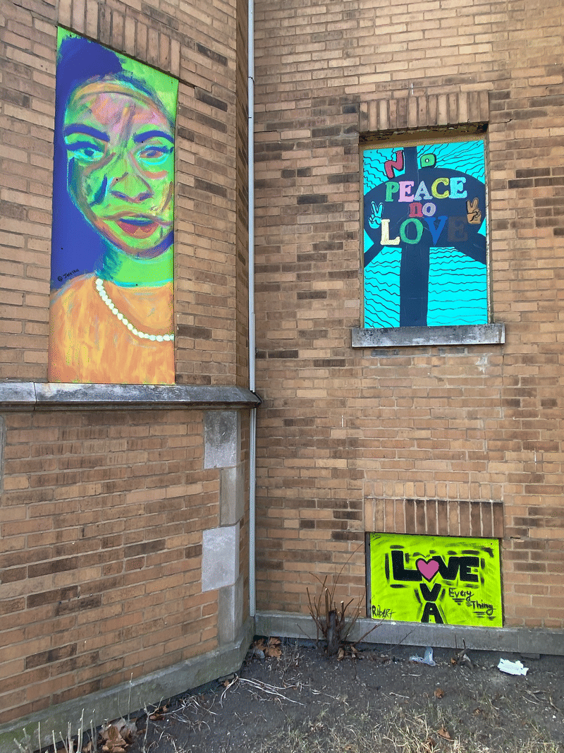 mural in Chicago by artist unknown.