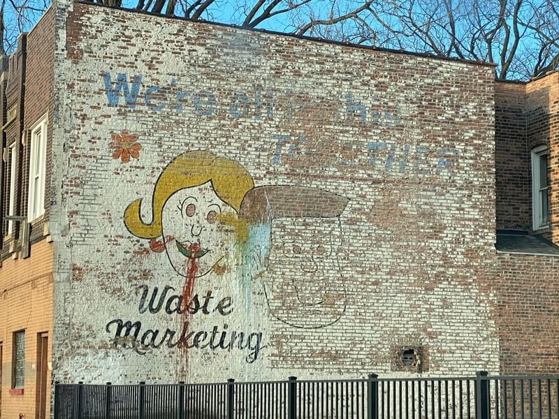 mural in Chicago by artist unknown.