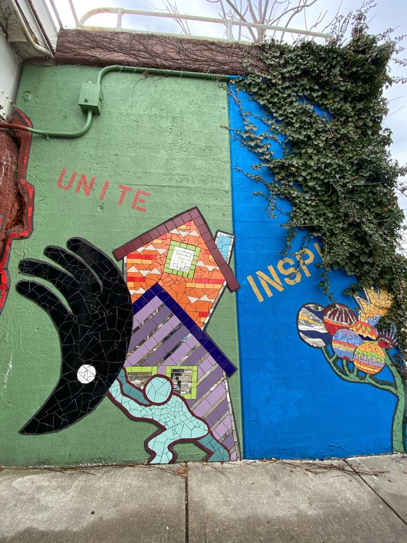 mural in Oak Park by artist unknown.