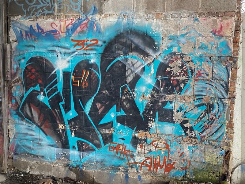 mural in Chicago by artist unknown.
