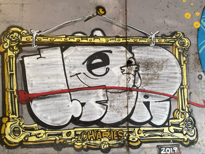 mural in Chicago by artist Uter.