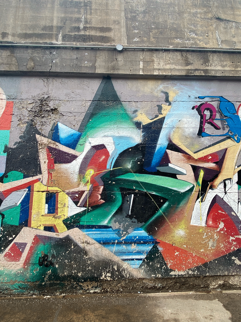 mural in Chicago by artist unknown.