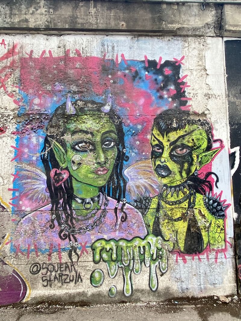 mural in Chicago by artist unknown.