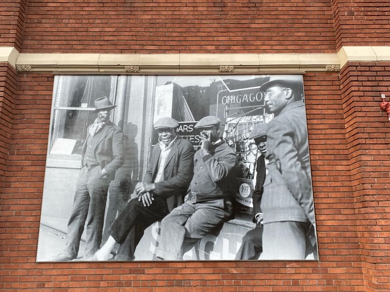 mural in Chicago by artist unknown.