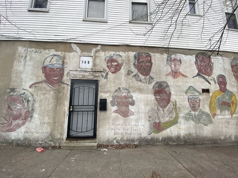 mural in Chicago by artist unknown.