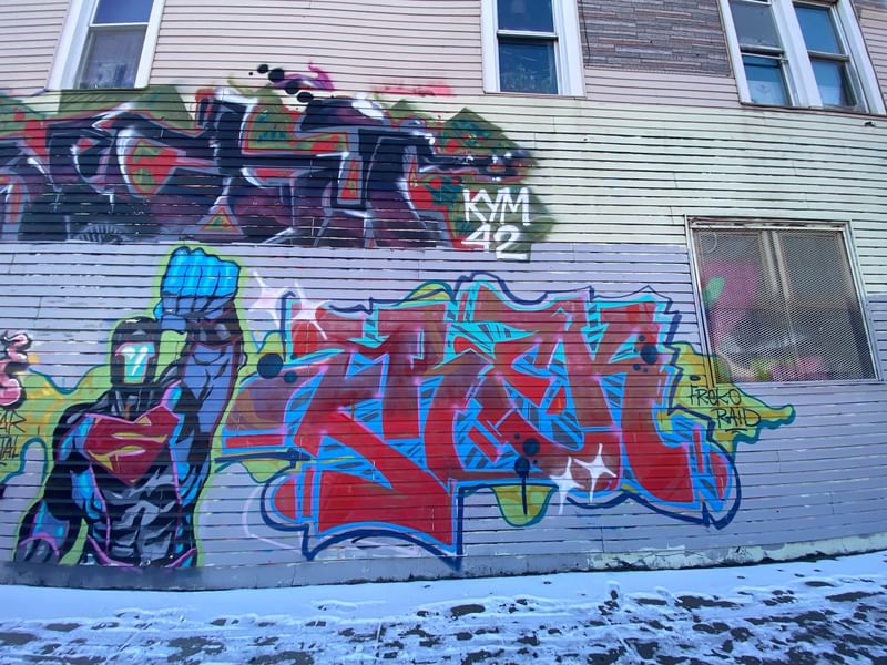 mural in Chicago by artist unknown.