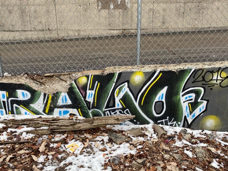 mural in Chicago by artist unknown.