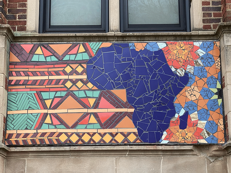mural in Chicago by artist unknown.