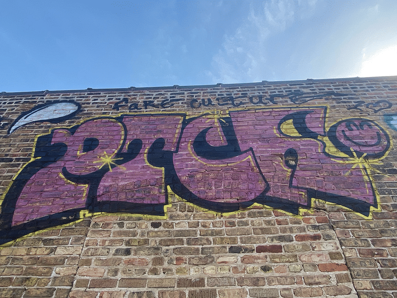 mural in Chicago by artist unknown.