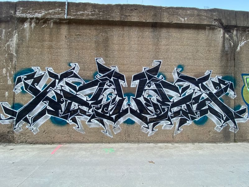 mural in Chicago by artist unknown.