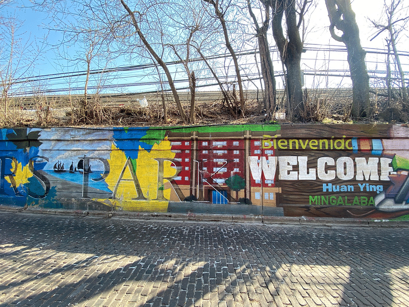 mural in Chicago by artist unknown.