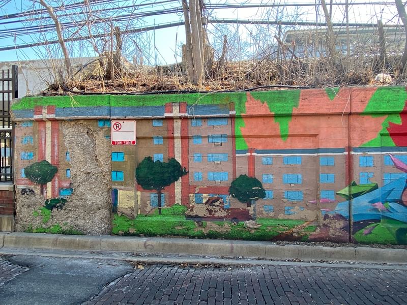 mural in Chicago by artist unknown.