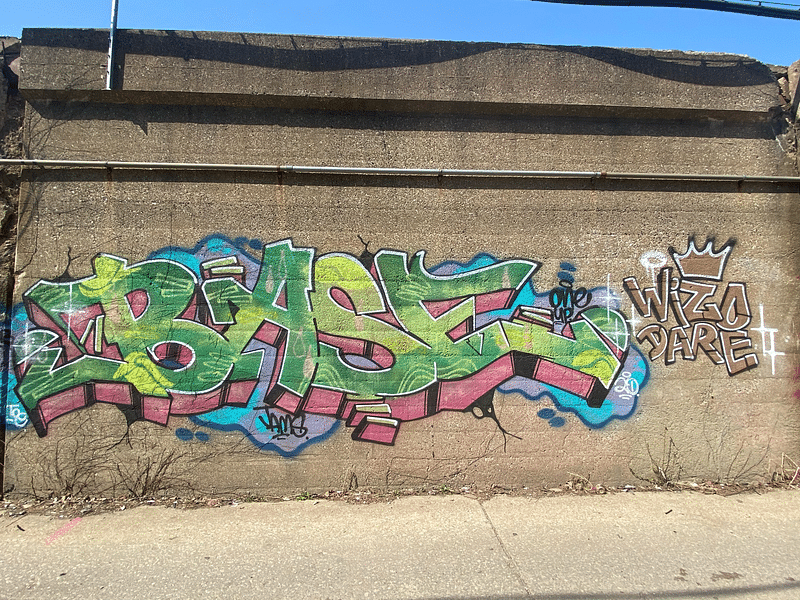mural in Chicago by artist unknown.