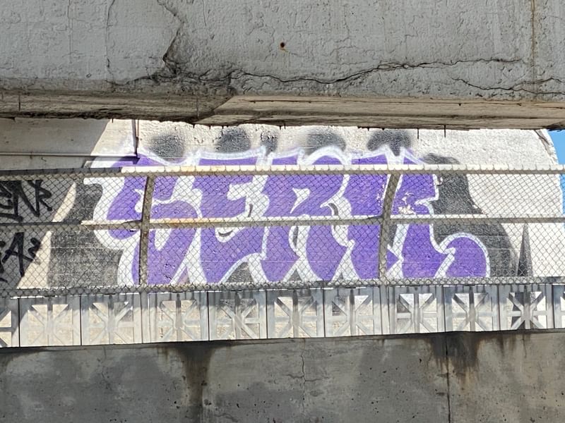 mural in Chicago by artist unknown.