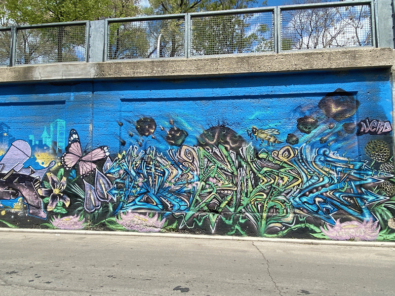 mural in Chicago by artist unknown.