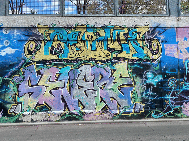 mural in Chicago by artist unknown.