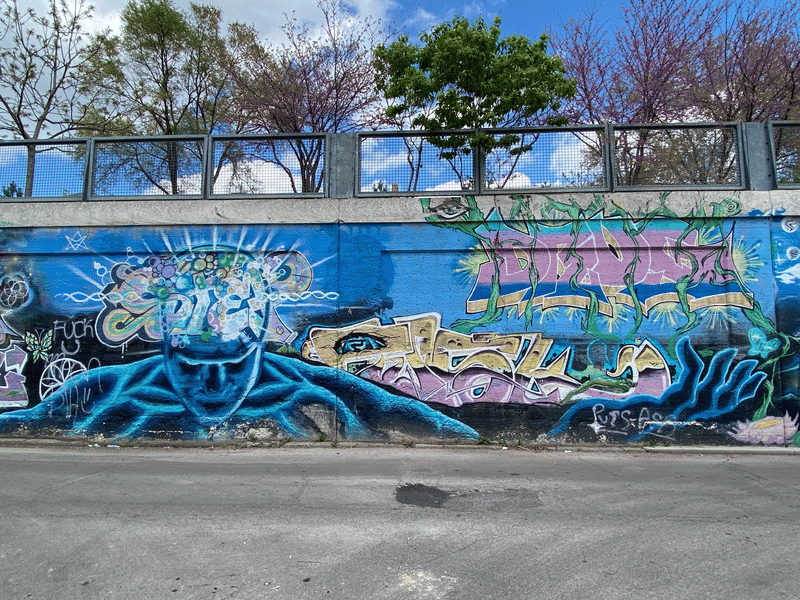 mural in Chicago by artist unknown.