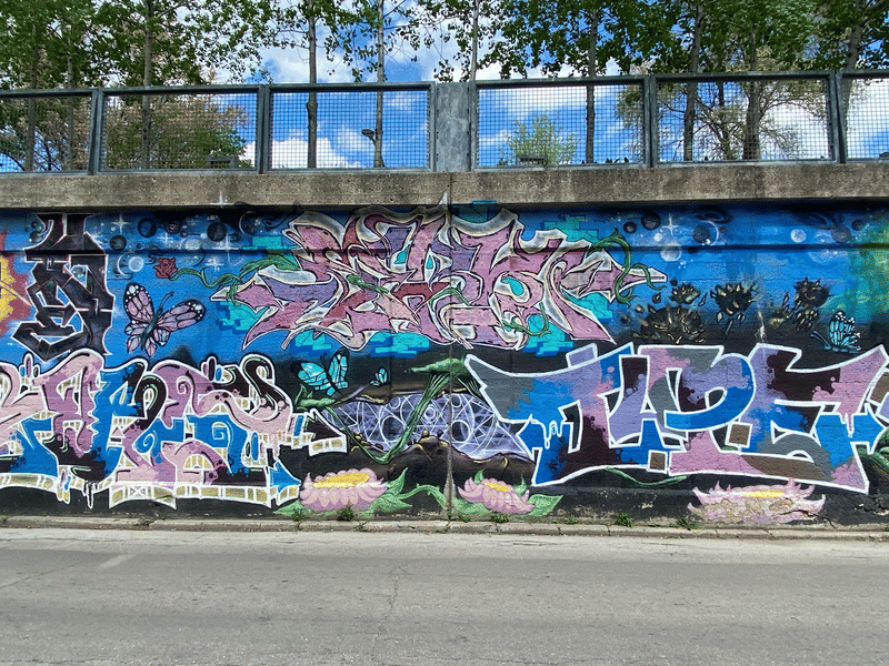 mural in Chicago by artist unknown.