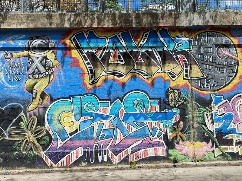 mural in Chicago by artist unknown.