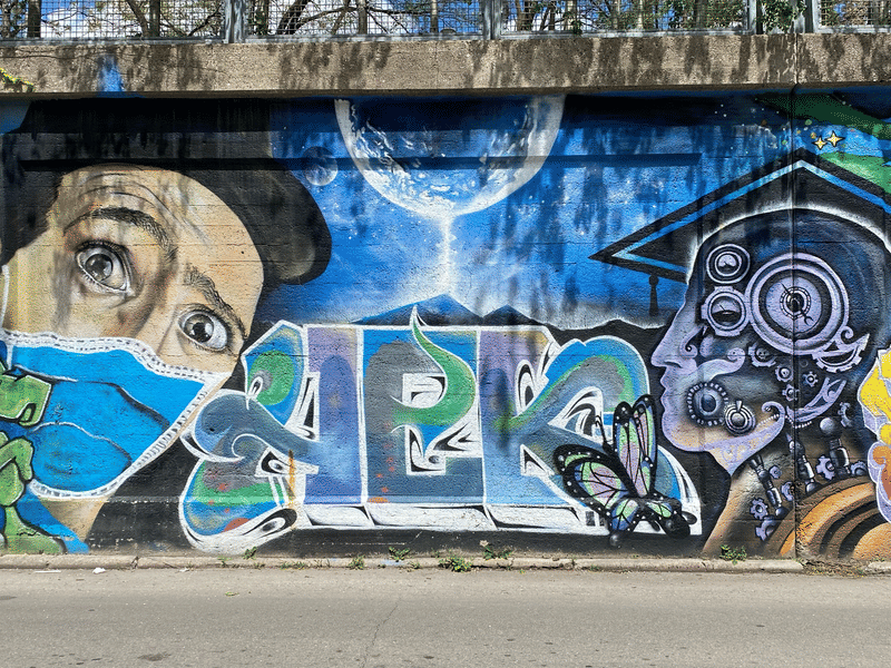 mural in Chicago by artist unknown.