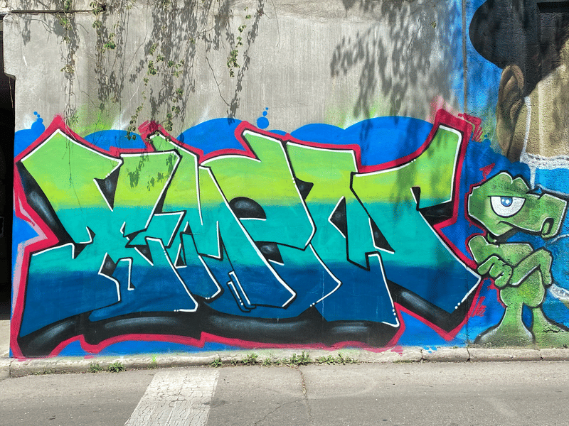 mural in Chicago by artist unknown.