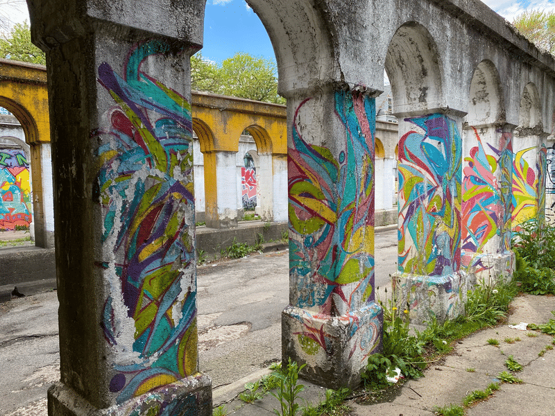 mural in Chicago by artist unknown.