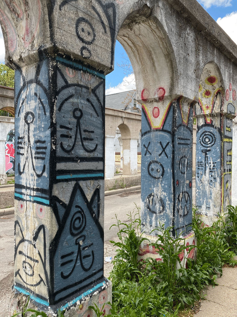 mural in Chicago by artist unknown.