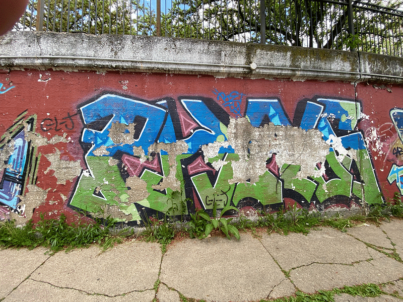 mural in Chicago by artist unknown.