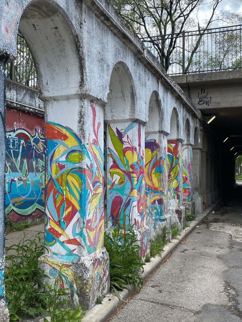 mural in Chicago by artist unknown.
