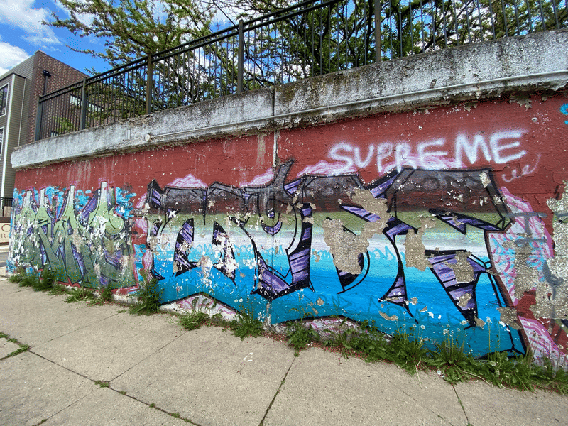 mural in Chicago by artist unknown.