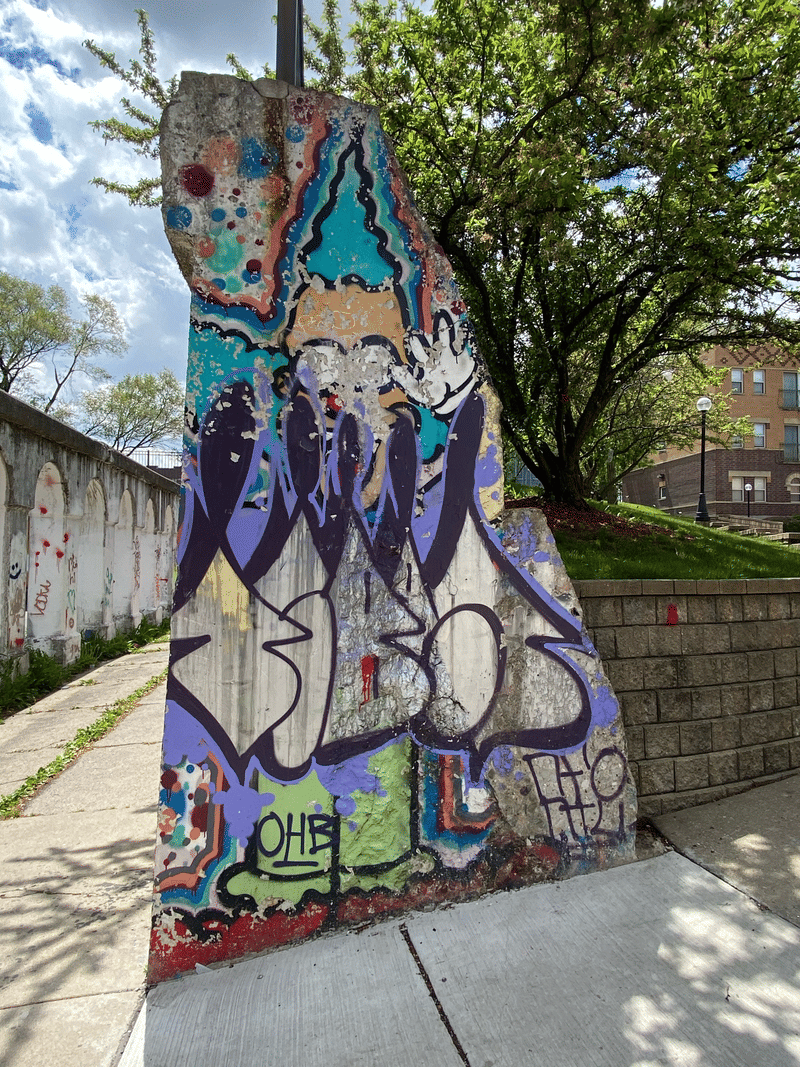 mural in Chicago by artist unknown.