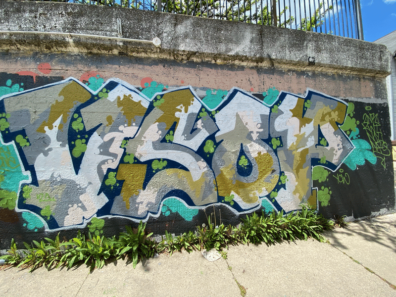 mural in Chicago by artist unknown.