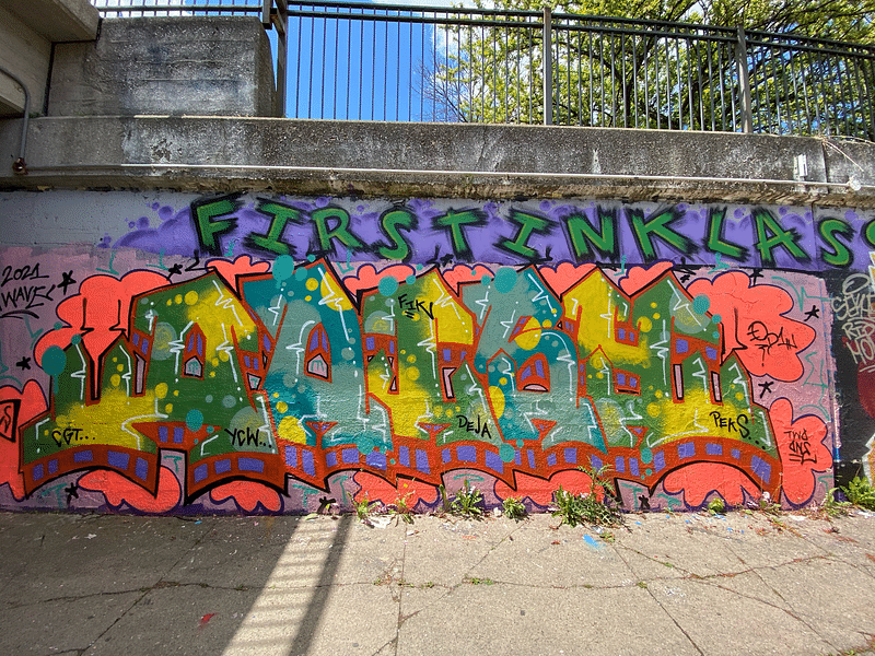 mural in Chicago by artist unknown.