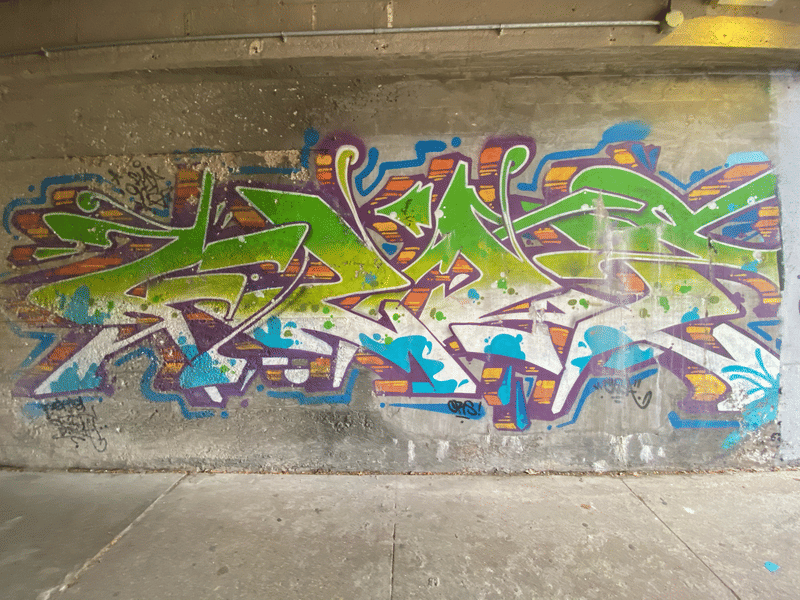 mural in Chicago by artist unknown.