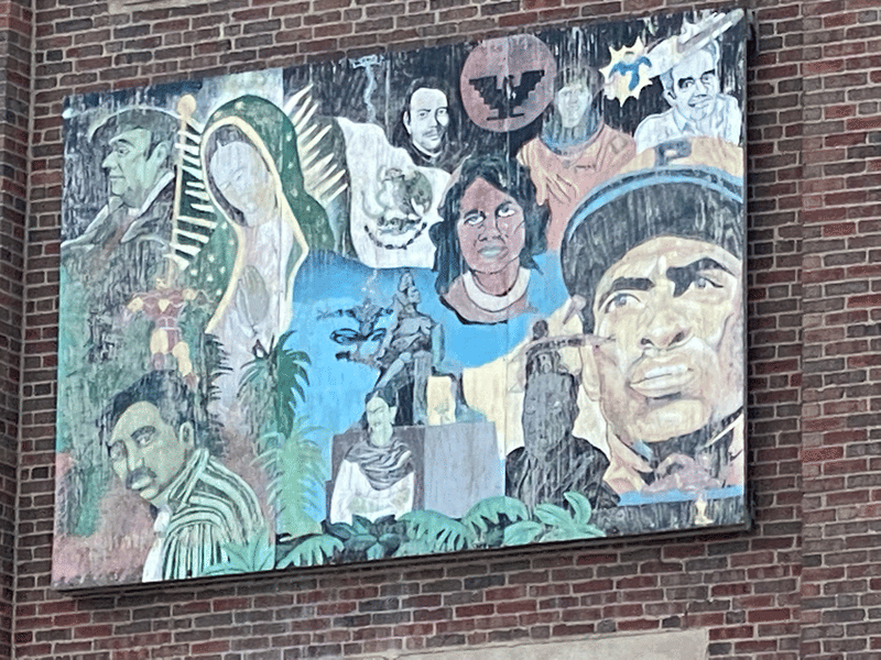 mural in Chicago by artist unknown.