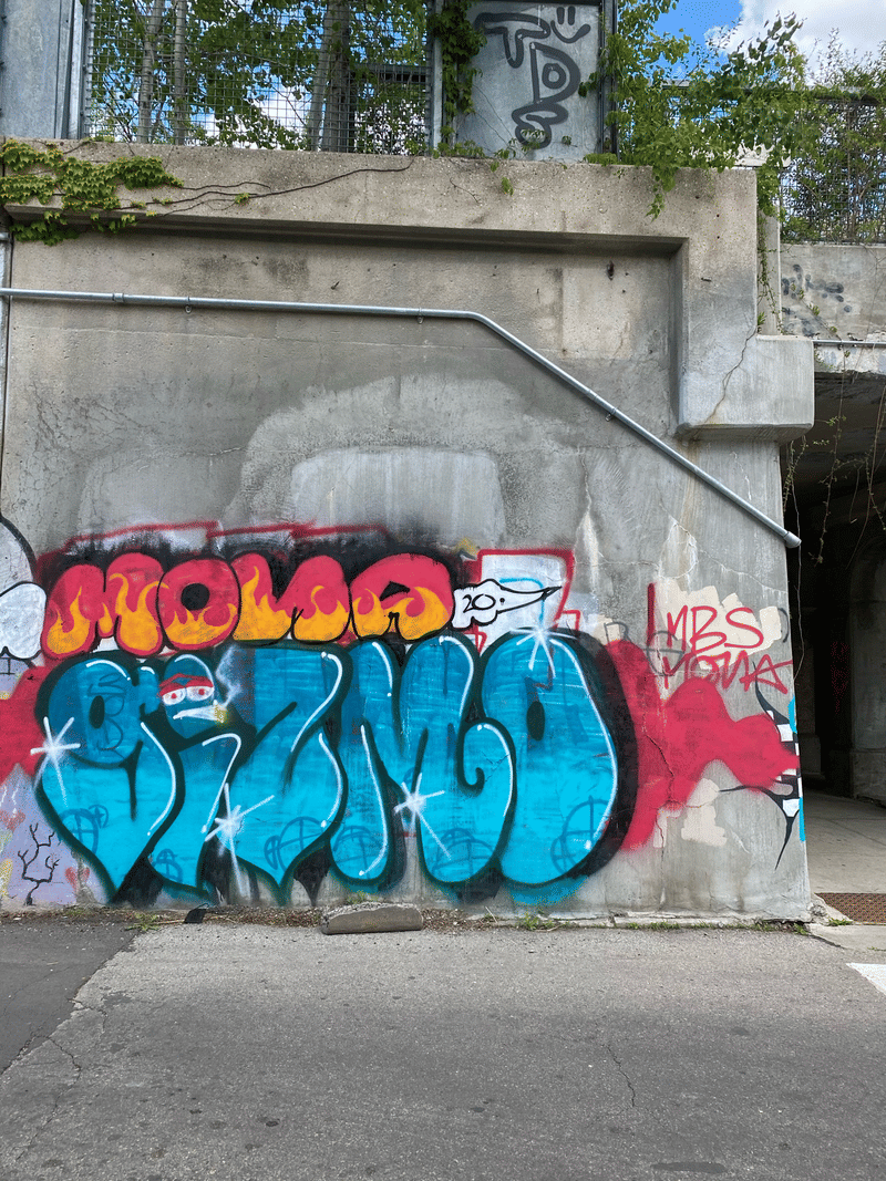 mural in Chicago by artist unknown.