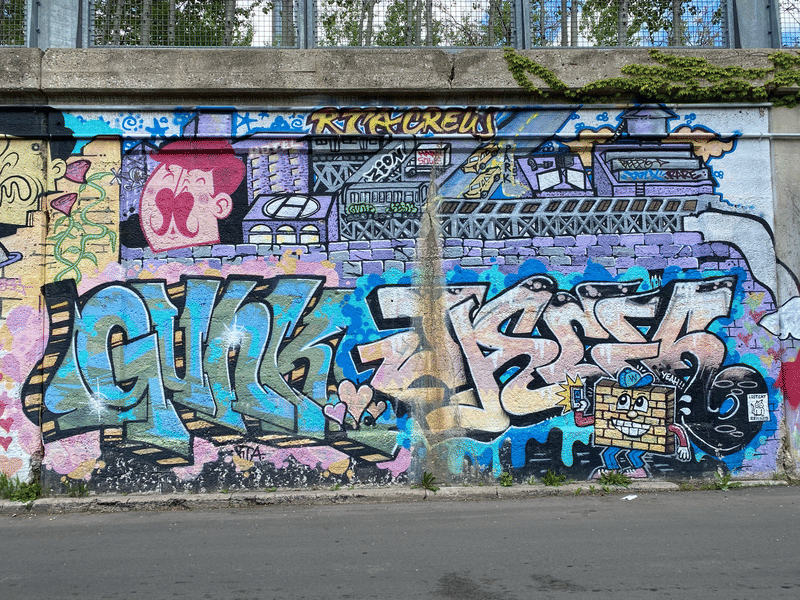 mural in Chicago by artist unknown.
